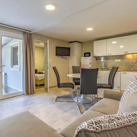 Mobile Superior-5 By Interhome بولا