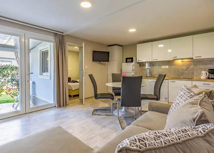 Mobile Superior-5 By Interhome Пула