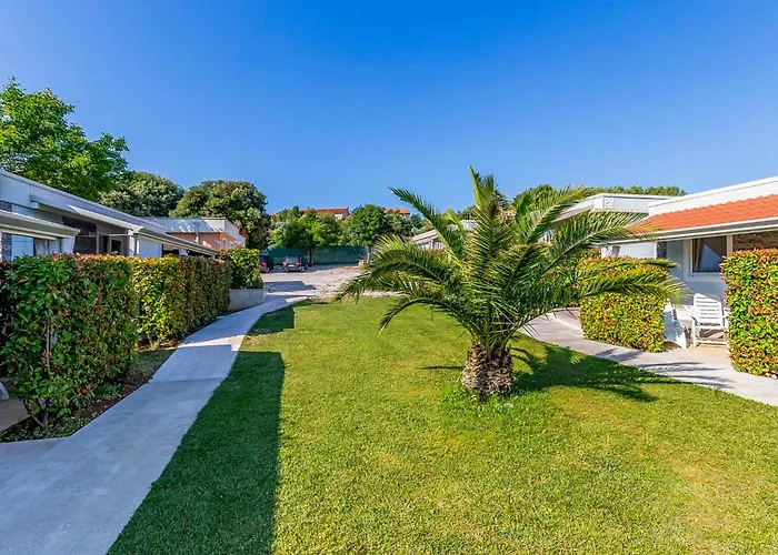 Mobile Superior-5 By Interhome Пула